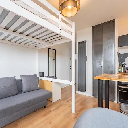 Charlemagne - Studio Confortable Avec Parking Gratuit - Quelques Pas De La Gare, Cuisine, Wifi شقة