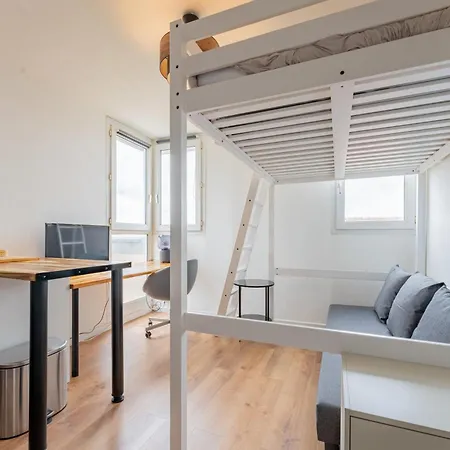 Charlemagne - Studio Confortable Avec Parking Gratuit - Quelques Pas De La Gare, Cuisine, Wifi شقة