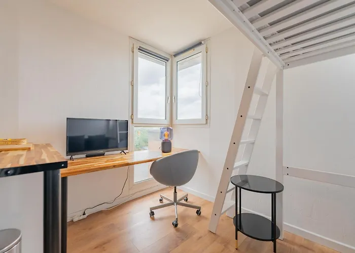 Charlemagne - Studio Confortable Avec Parking Gratuit - Quelques Pas De La Gare, Cuisine, Wifi Apartment *