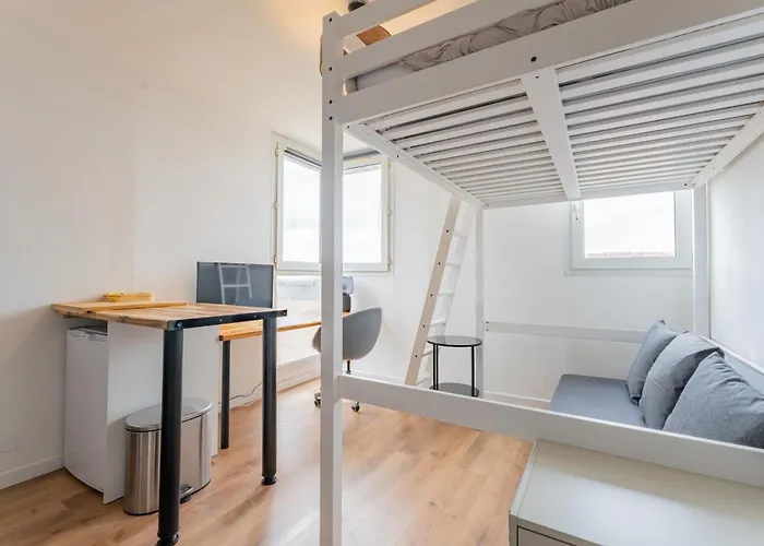 Apartment Charlemagne - Studio Confortable Avec Parking Gratuit - Quelques Pas De La Gare, Cuisine, Wifi *