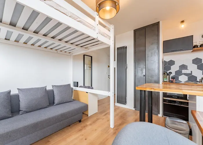 Charlemagne - Studio Confortable Avec Parking Gratuit - Quelques Pas De La Gare, Cuisine, Wifi Apartment