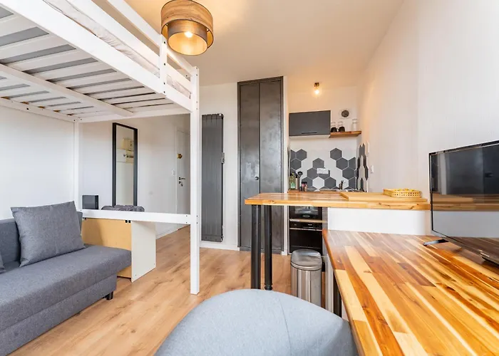 Charlemagne - Studio Confortable Avec Parking Gratuit - Quelques Pas De La Gare, Cuisine, Wifi Arras