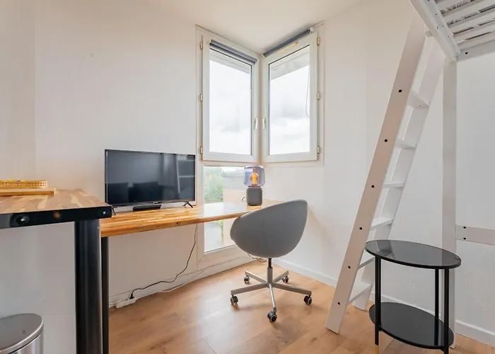 Charlemagne - Studio Confortable Avec Parking Gratuit - Quelques Pas De La Gare, Cuisine, Wifi