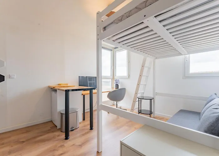 Charlemagne - Studio Confortable Avec Parking Gratuit - Quelques Pas De La Gare, Cuisine, Wifi