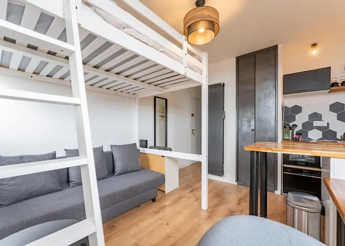 Charlemagne - Studio Confortable Avec Parking Gratuit - Quelques Pas De La Gare, Cuisine, Wifi Arras